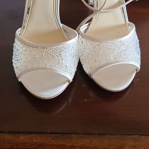 NWOT Badgley Mischka-Jewelry, Justina Heels Size 7.5 - Picture 10 of 10